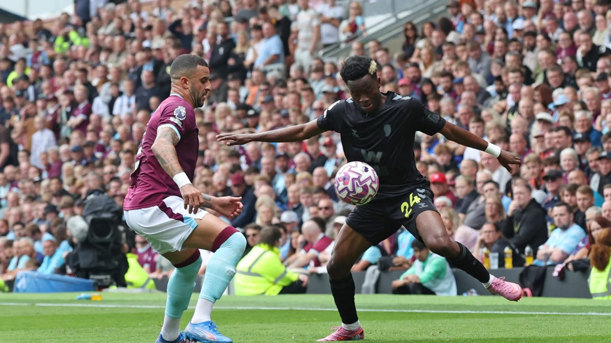 Soi kèo Sunderland vs Burnley ngày 03/02 | Ngoại hạng Anh 2 Sunderland được đánh giá cao hơn Burnley