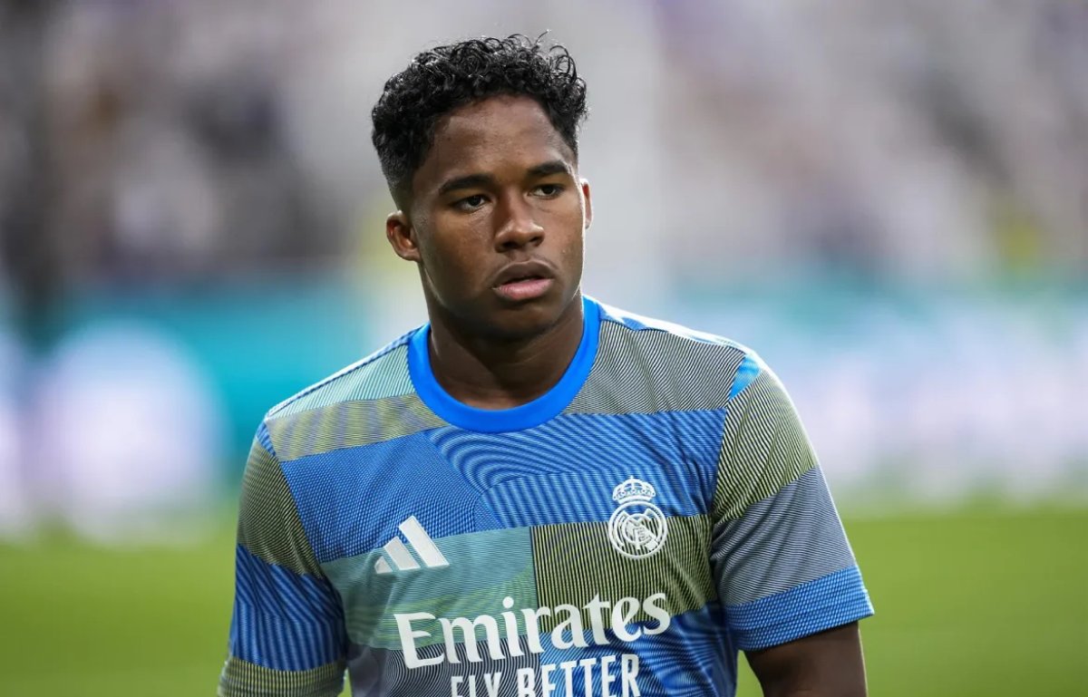 Barcelona chiêu mộ Endrick từ Real Madrid? 2 Tiền đạo sinh năm 2006 đang chơi cực hay tại Lyon