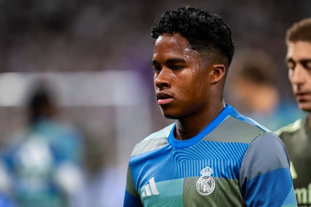 Barcelona chiêu mộ Endrick từ Real Madrid? 3 Thương vụ Barca chiêu mộ thần đồng của Real là không thực tế