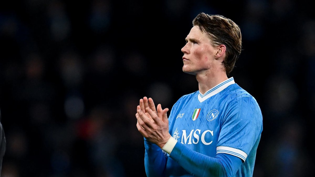 Thực hư thương vụ Man Utd mua McTominay giá 70 triệu bảng 3 McTominay đang hạnh phúc với Napoli