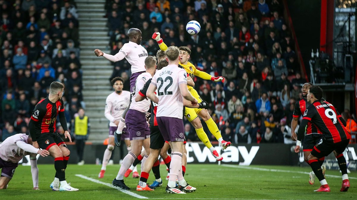 Bournemouth đại chiến với Brentford