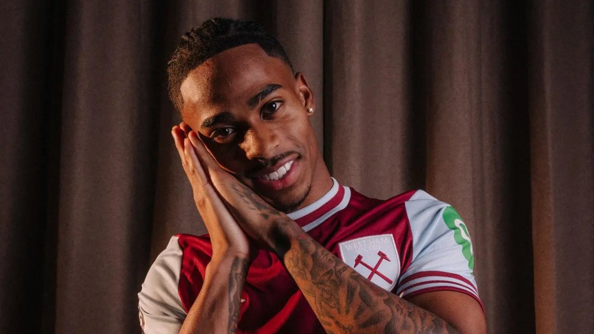 Crysencio Summerville vào tầm ngắm của Tottenham 1 Crysencio Summerville chơi tốt tại Ngoại hạng Anh