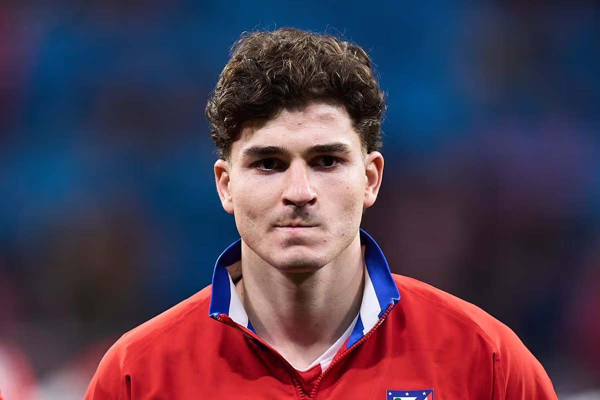 Arsenal và Chelsea được bật đèn xanh mua Julian Alvarez 2 Alvarez chọn Barca là ưu tiên số 1