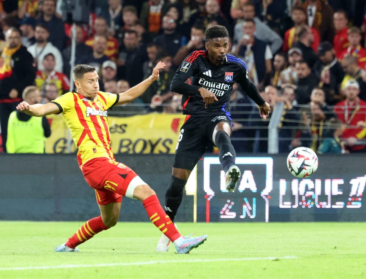 Lyon gặp khó khi tiếp đón Lens