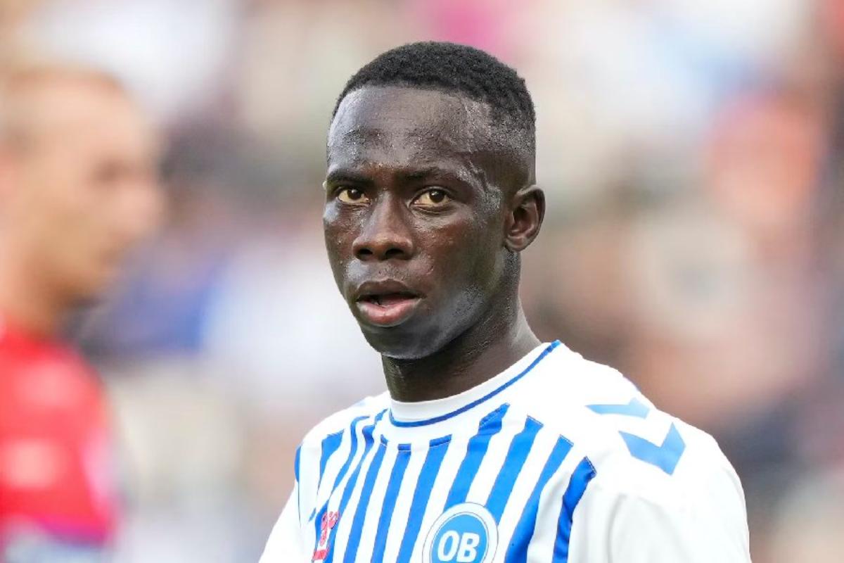 Liverpool chọn Yankuba Minteh thay thế Salah 3 HLV Arne Slot đánh giá cao tài năng của Minteh